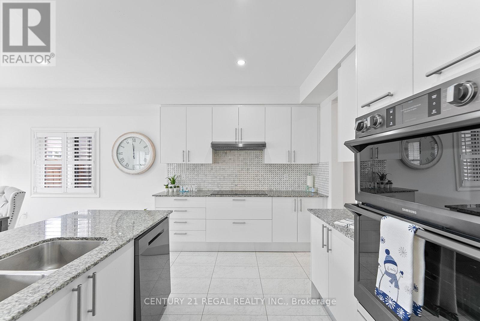 38 Lyle Drive, Clarington, Ontario  L1C 0V8 - Photo 11 - E12483541