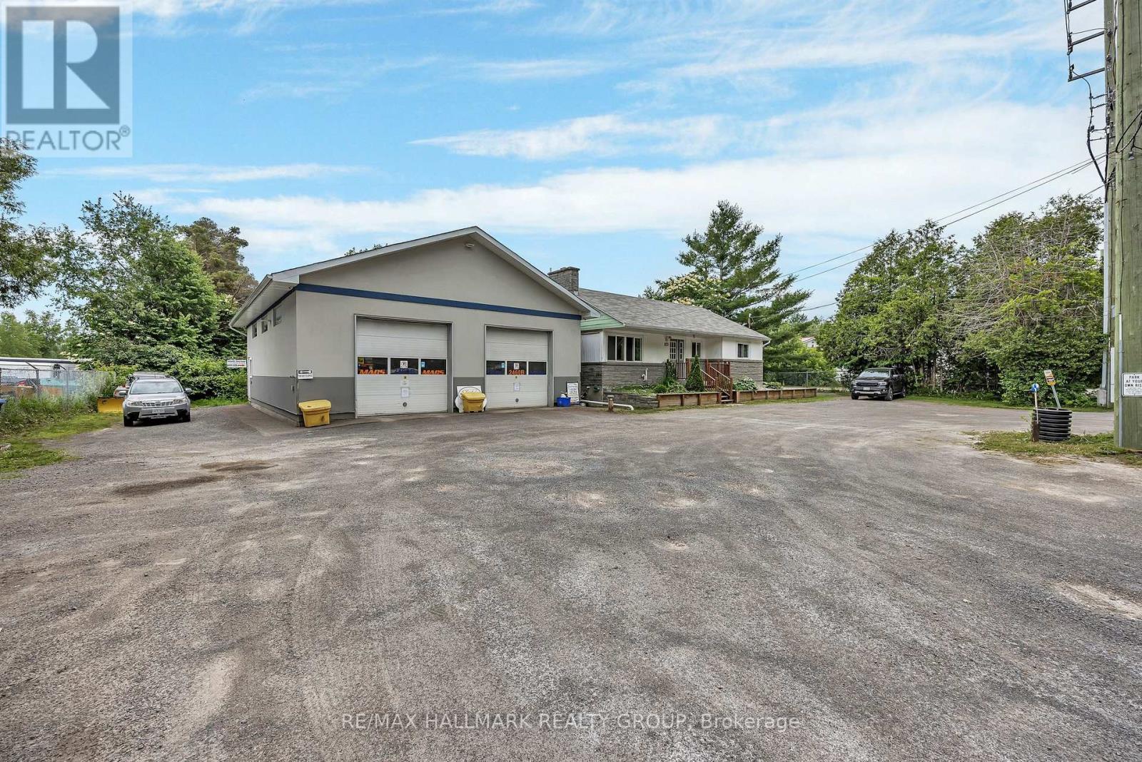 2460 Leitrim Road, Ottawa, Ontario  K1T 3V3 - Photo 3 - X12359086