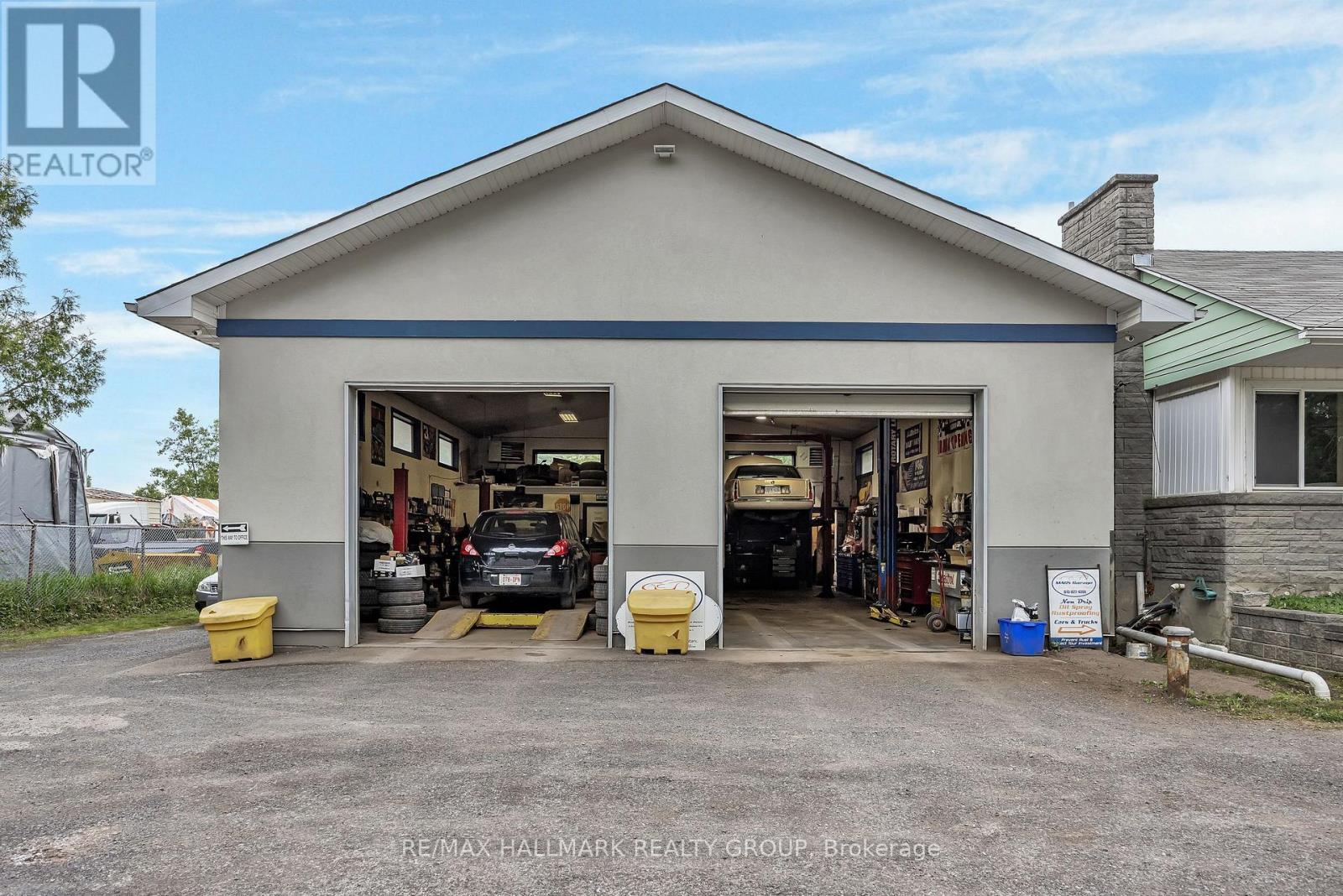 2460 Leitrim Road, Ottawa, Ontario  K1T 3V3 - Photo 8 - X12359086