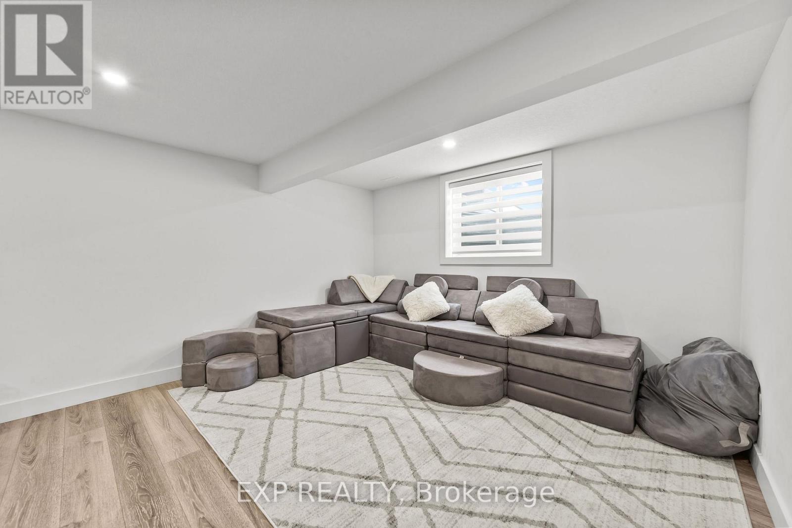 6572 Calvert Drive, Adelaide Metcalfe, Ontario  N7G 3H5 - Photo 25 - X12483636