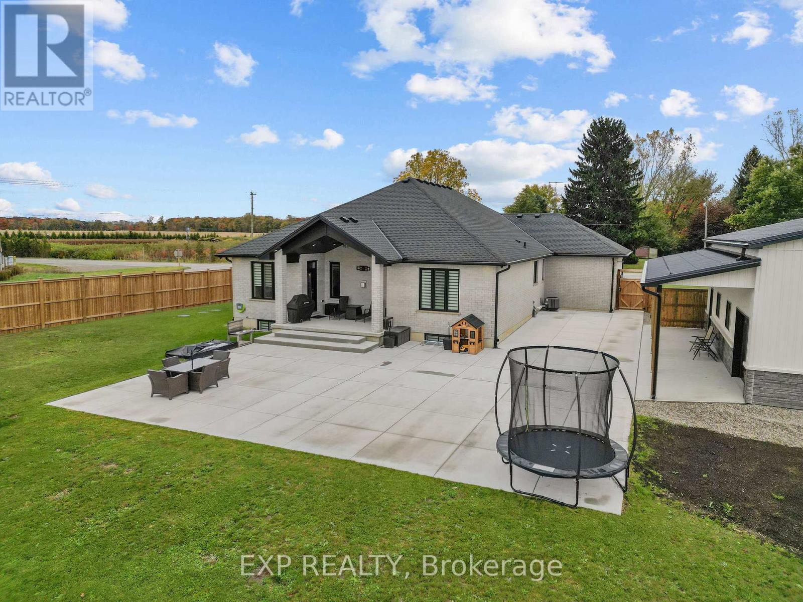 6572 Calvert Drive, Adelaide Metcalfe, Ontario  N7G 3H5 - Photo 34 - X12483636