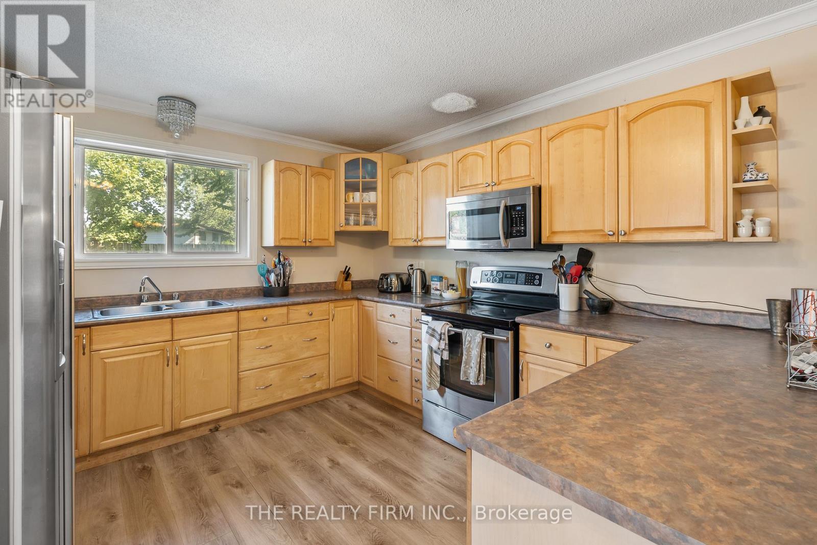 26 Monmore Road, London North, Ontario  N6G 2W6 - Photo 12 - X12483652