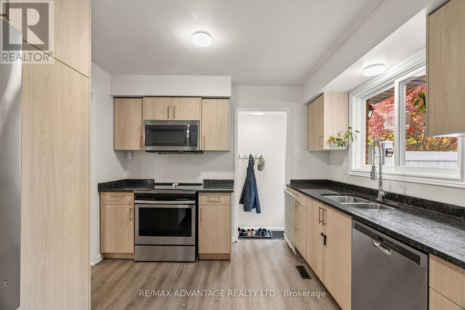 66 Wellesley Crescent, London East, Ontario  N5V 1J7 - Photo 11 - X12483679