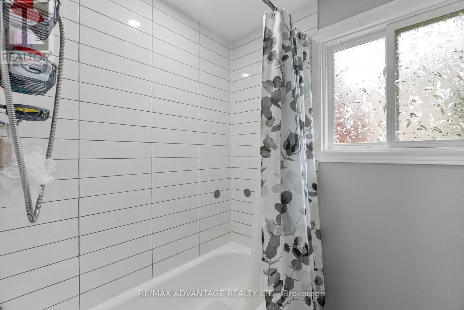 66 Wellesley Crescent, London East, Ontario  N5V 1J7 - Photo 24 - X12483679