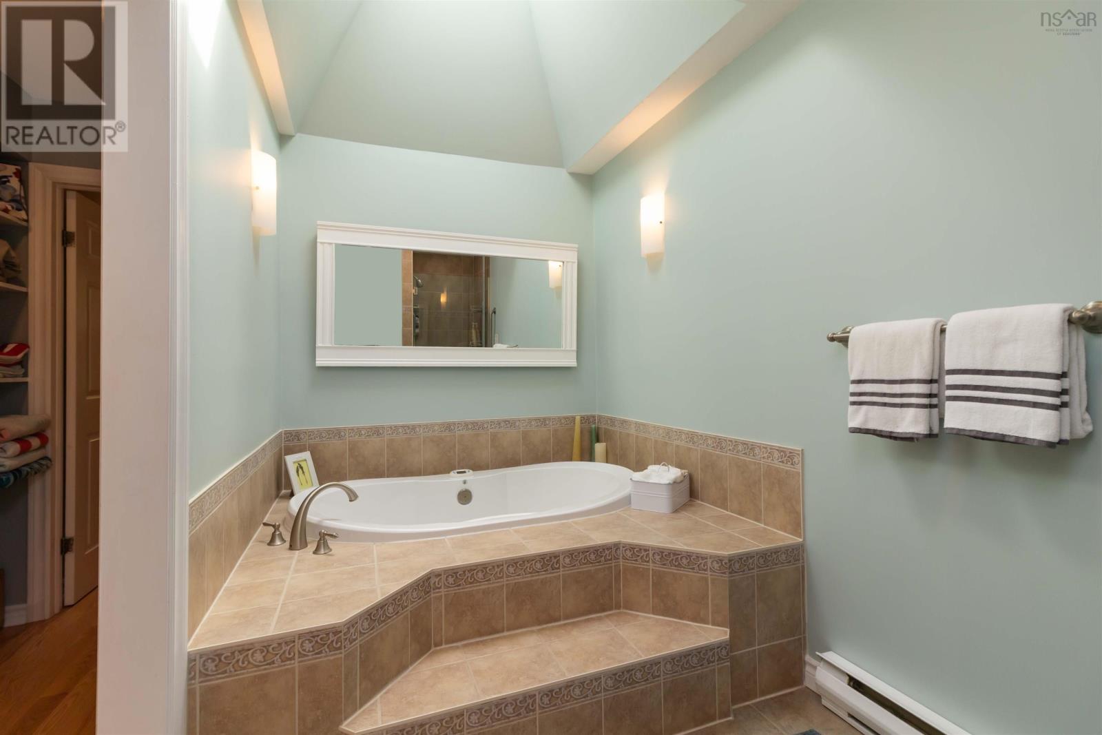 96 Crescent Street, Bridgewater, Nova Scotia  B4V 2C7 - Photo 28 - 202524680