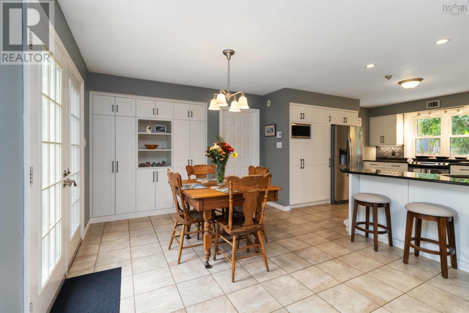 96 Crescent Street, Bridgewater, Nova Scotia  B4V 2C7 - Photo 18 - 202524680