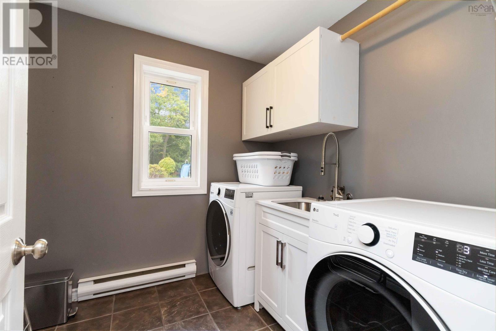 96 Crescent Street, Bridgewater, Nova Scotia  B4V 2C7 - Photo 33 - 202524680