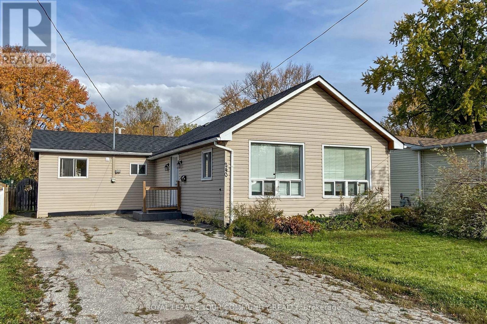 240 Royal Road, Georgina, Ontario  L4P 2T8 - Photo 2 - N12483486