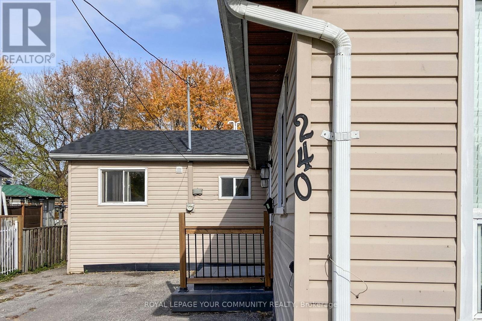 240 Royal Road, Georgina, Ontario  L4P 2T8 - Photo 4 - N12483496