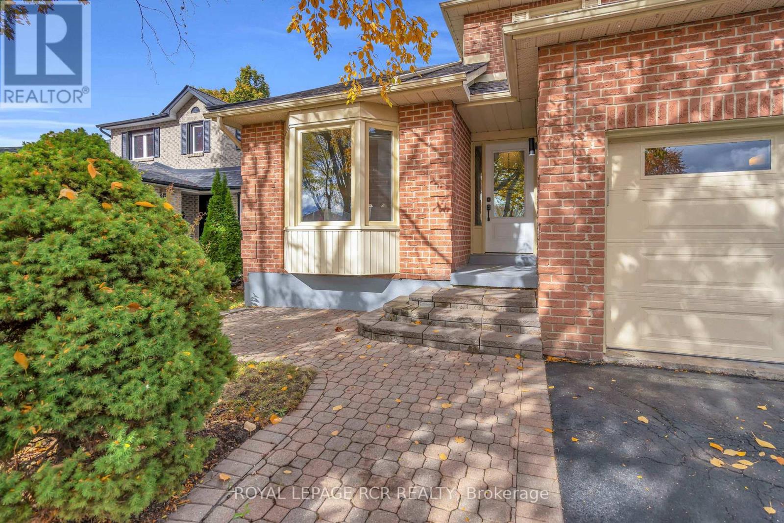 57 Closs Square, Aurora, Ontario  L4G 5H6 - Photo 3 - N12483500