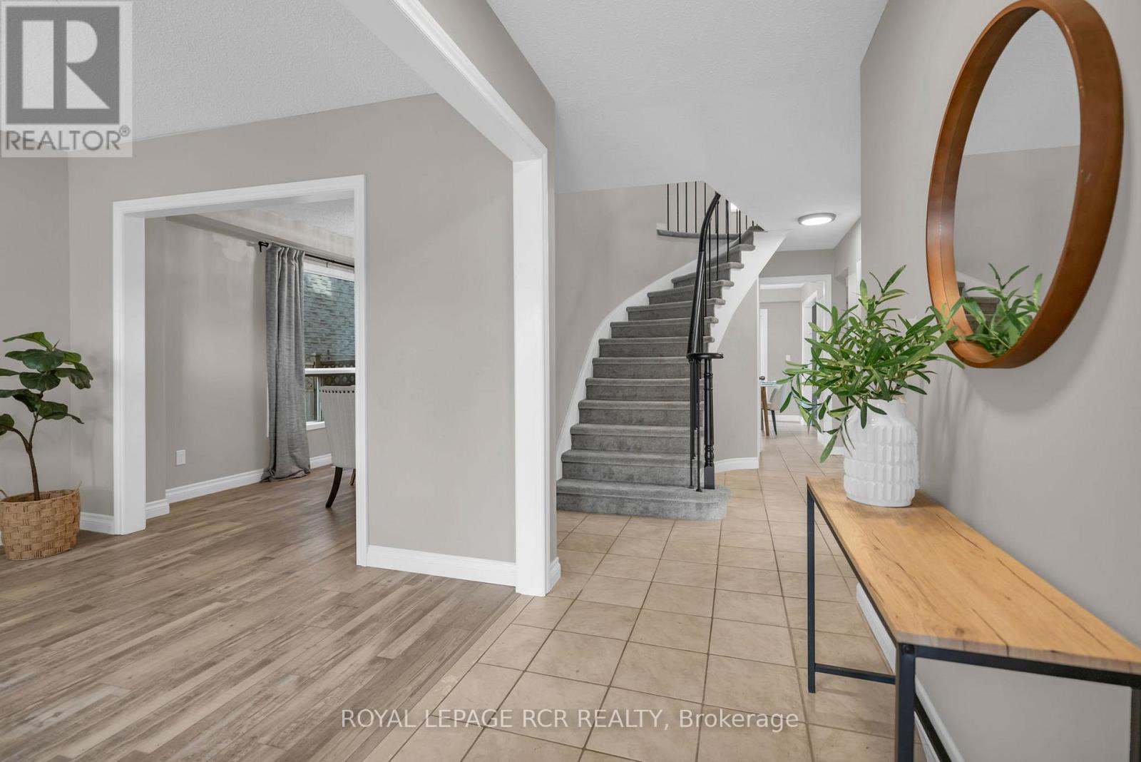 57 Closs Square, Aurora, Ontario  L4G 5H6 - Photo 4 - N12483500