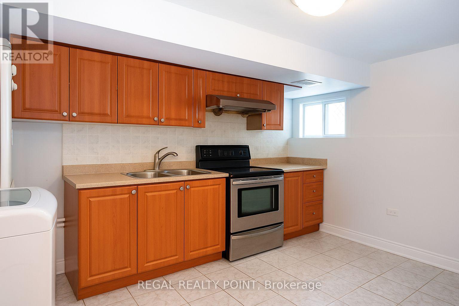 #basement - 14 Mandel Crescent, Richmond Hill, Ontario  L4C 9Z1 - Photo 5 - N12483509