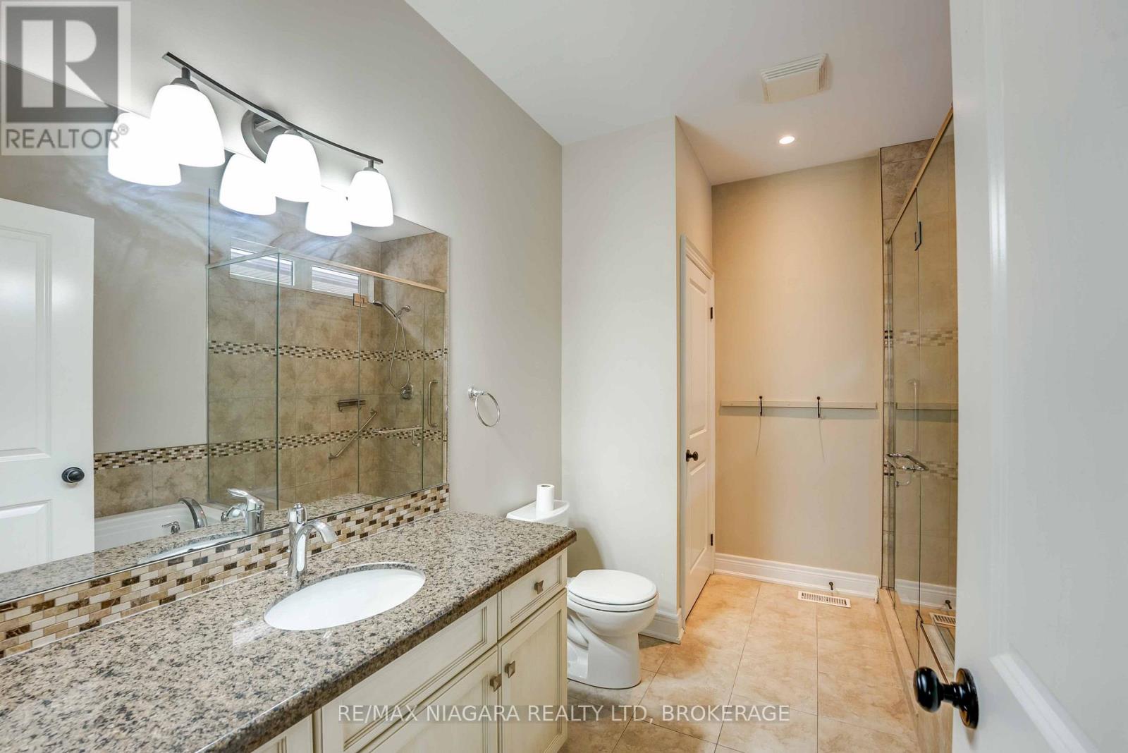 24 Emerald Common, St. Catharines (Lakeshore), Ontario  L2M 0A7 - Photo 13 - X12483562