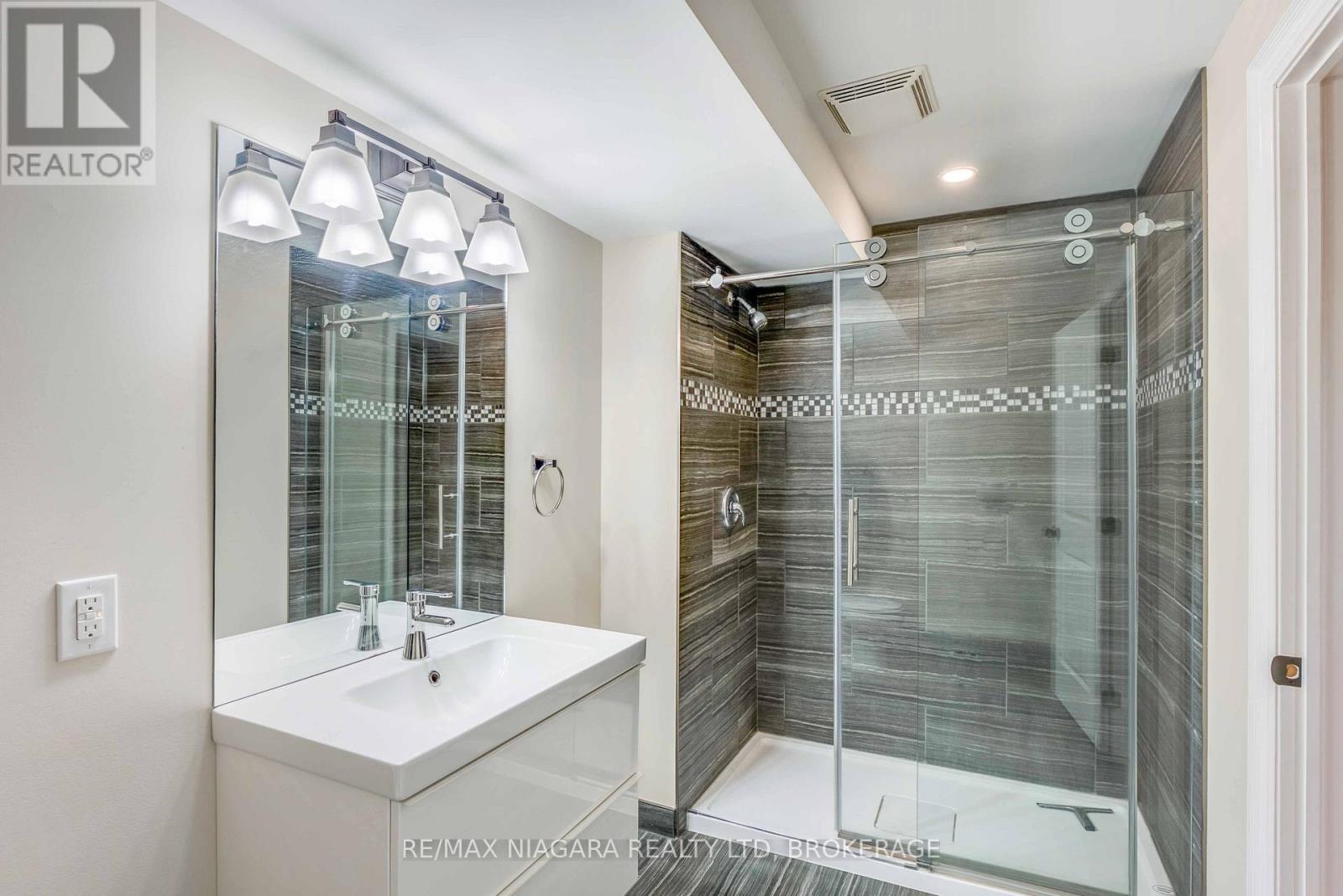 24 Emerald Common, St. Catharines (Lakeshore), Ontario  L2M 0A7 - Photo 19 - X12483562
