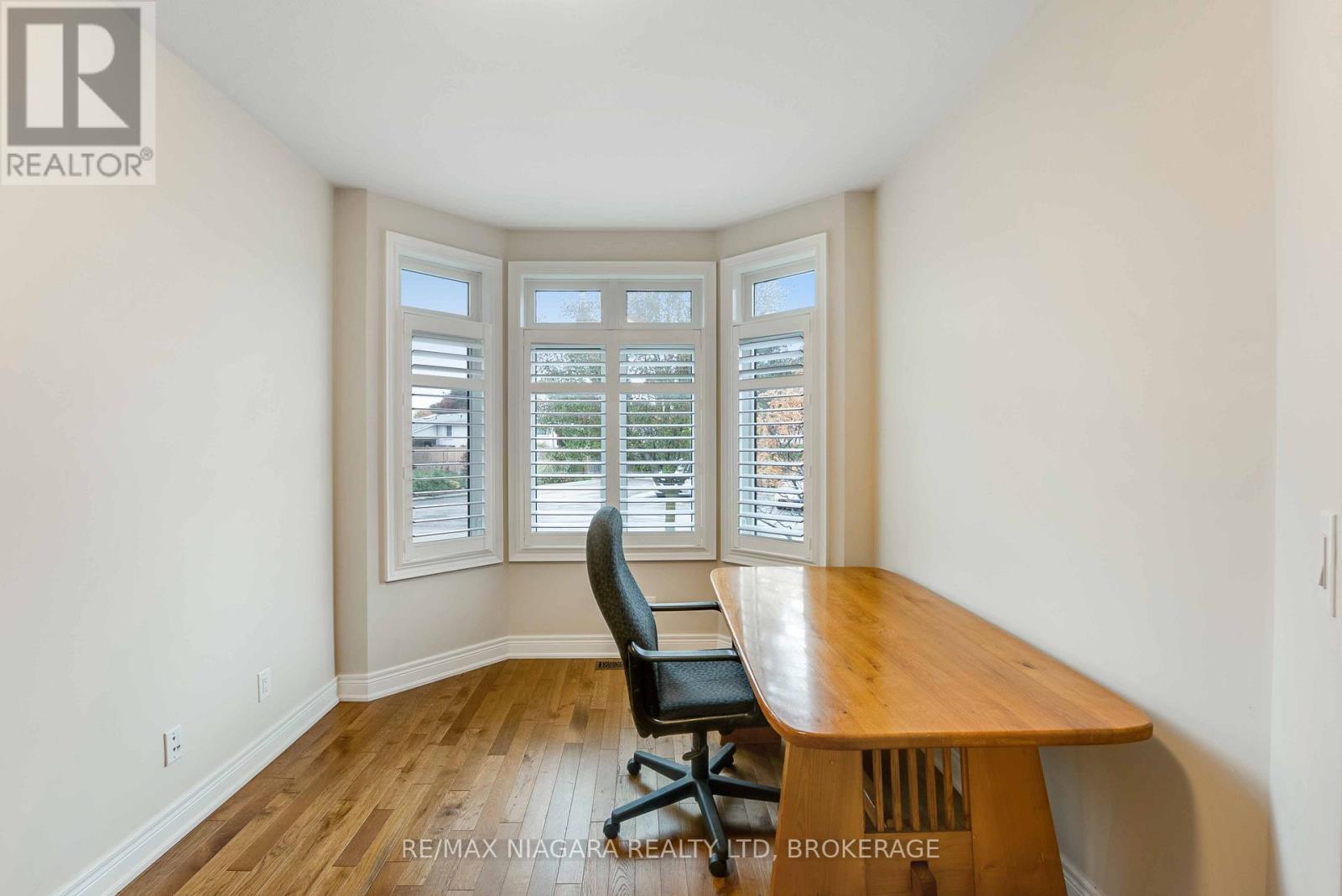 24 Emerald Common, St. Catharines (Lakeshore), Ontario  L2M 0A7 - Photo 4 - X12483562
