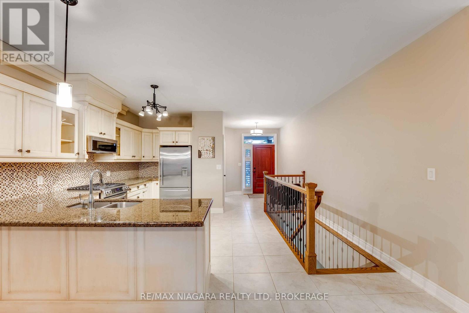 24 Emerald Common, St. Catharines (Lakeshore), Ontario  L2M 0A7 - Photo 8 - X12483562