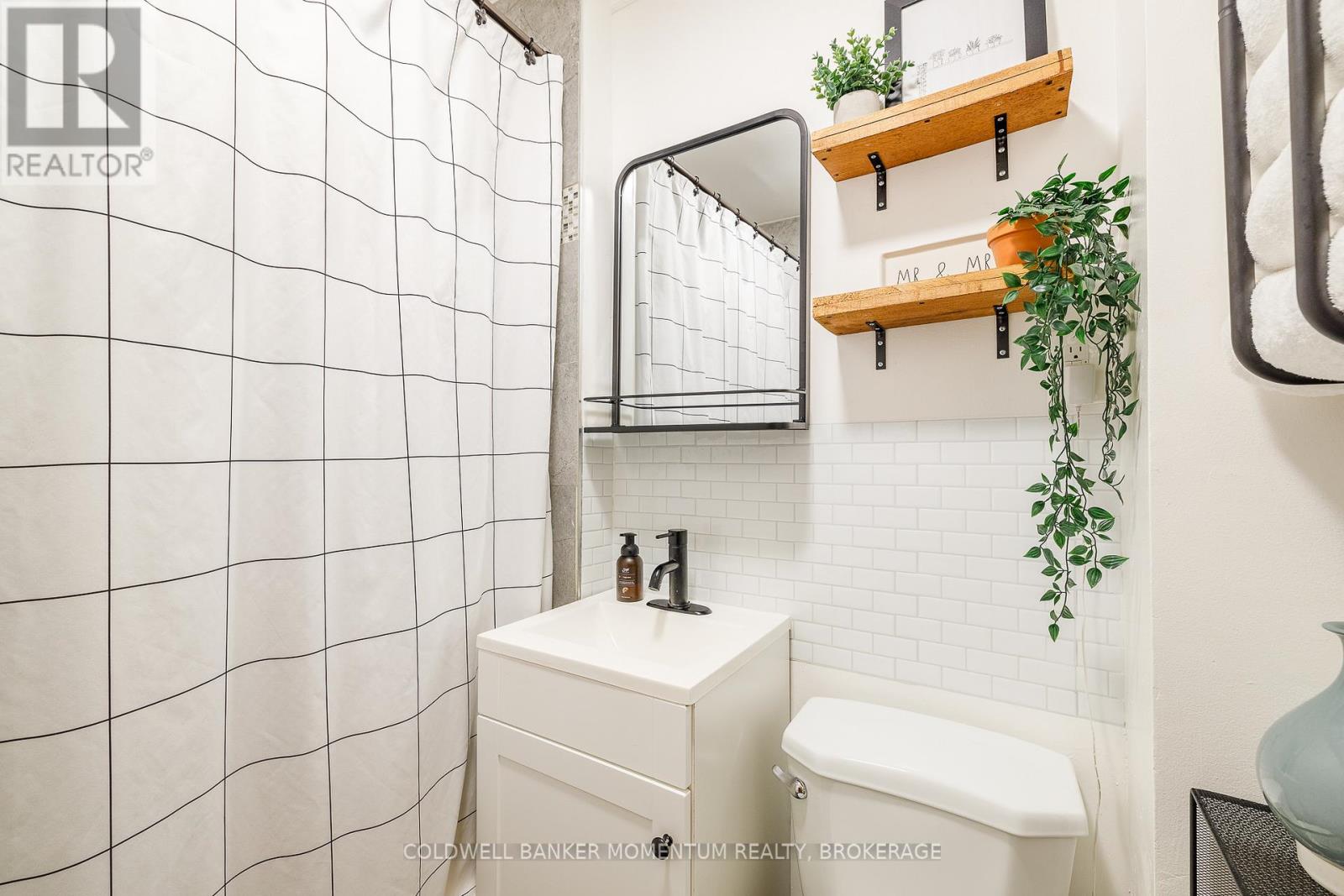 6151 Cadham Street, Niagara Falls, Ontario  L2G 3A3 - Photo 15 - X12483579