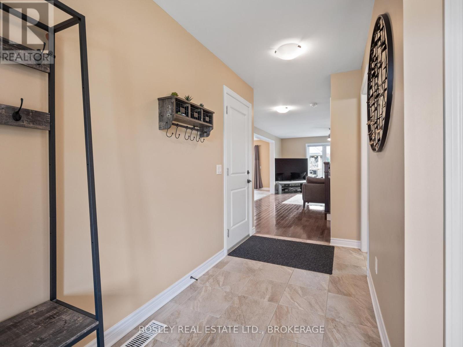 35 Mcfarland Street, Thorold, Ontario  L2V 0E5 - Photo 6 - X12483700