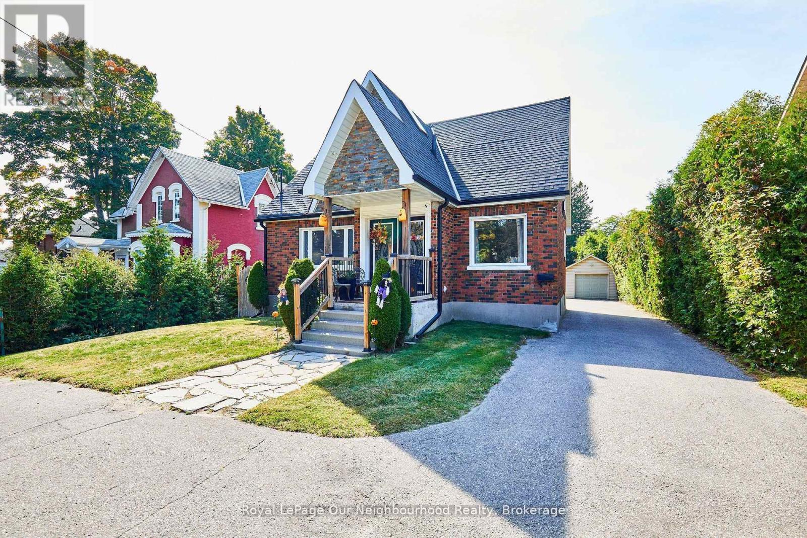 738 Simcoe Street N, Oshawa (Centennial), Ontario  L1G 4V8 - Photo 3 - E12483667