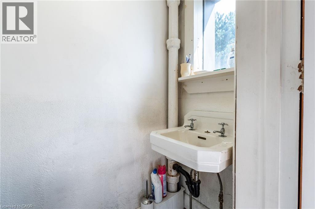 1090 Brock Road, Flamborough, Ontario  L9H 5E4 - Photo 22 - 40759324