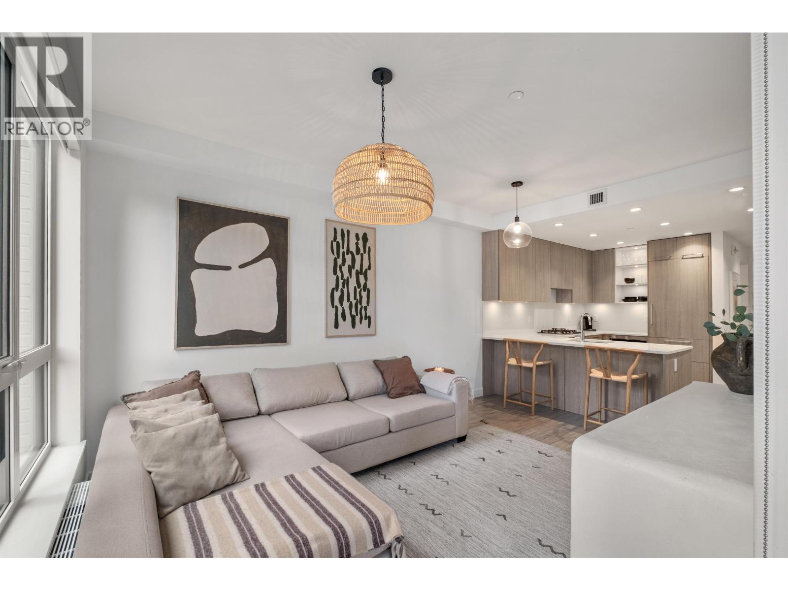 102 733 E 3rd Street, North Vancouver, British Columbia  V7L 1G8 - Photo 5 - R3056122