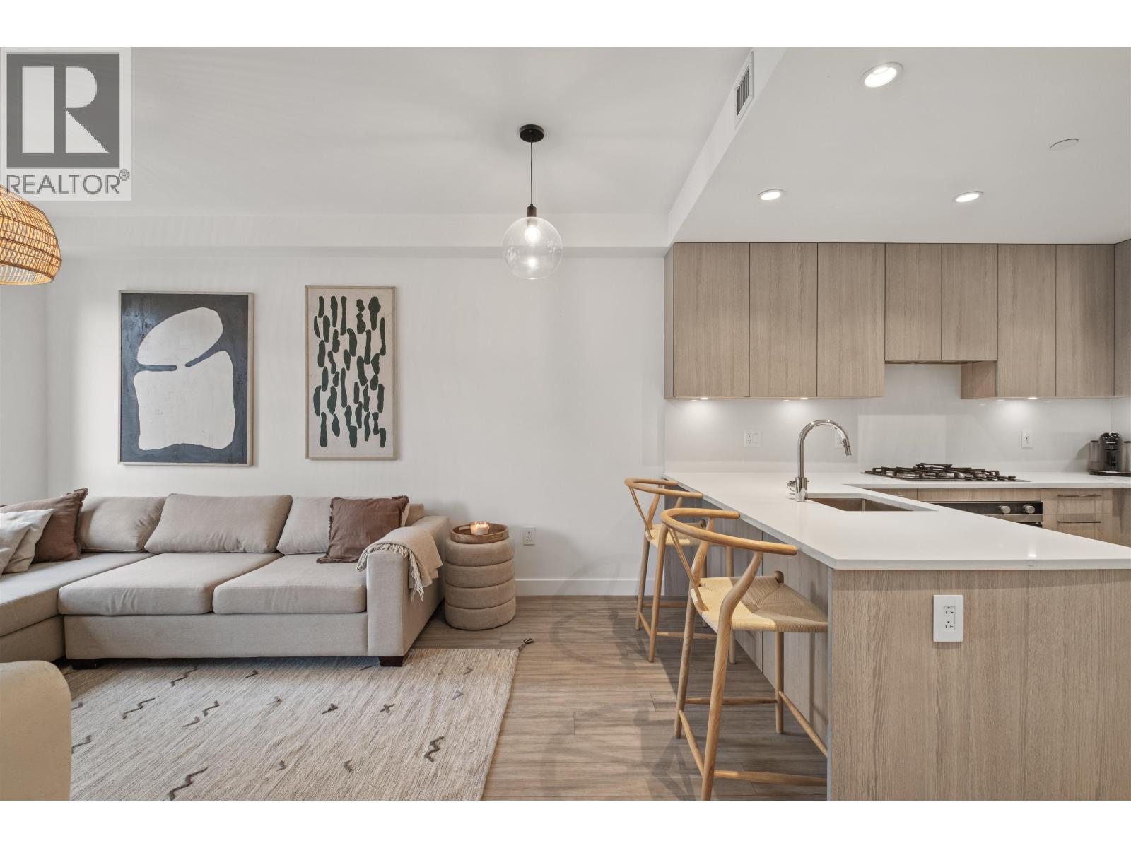 102 733 E 3rd Street, North Vancouver, British Columbia  V7L 1G8 - Photo 9 - R3056122