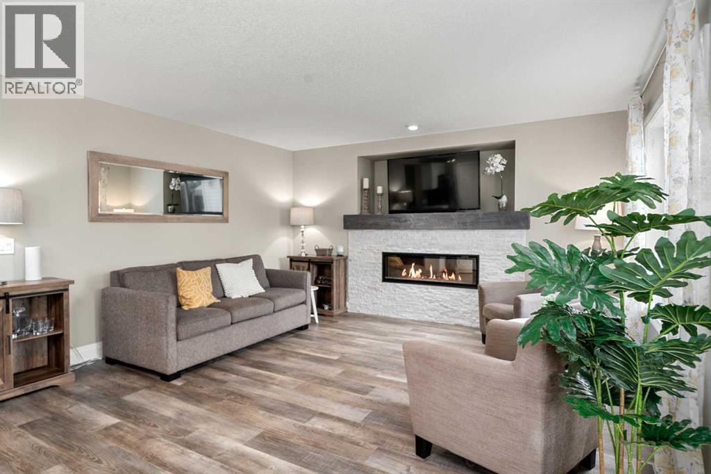 Property at 131 Crystalridge Court image 5