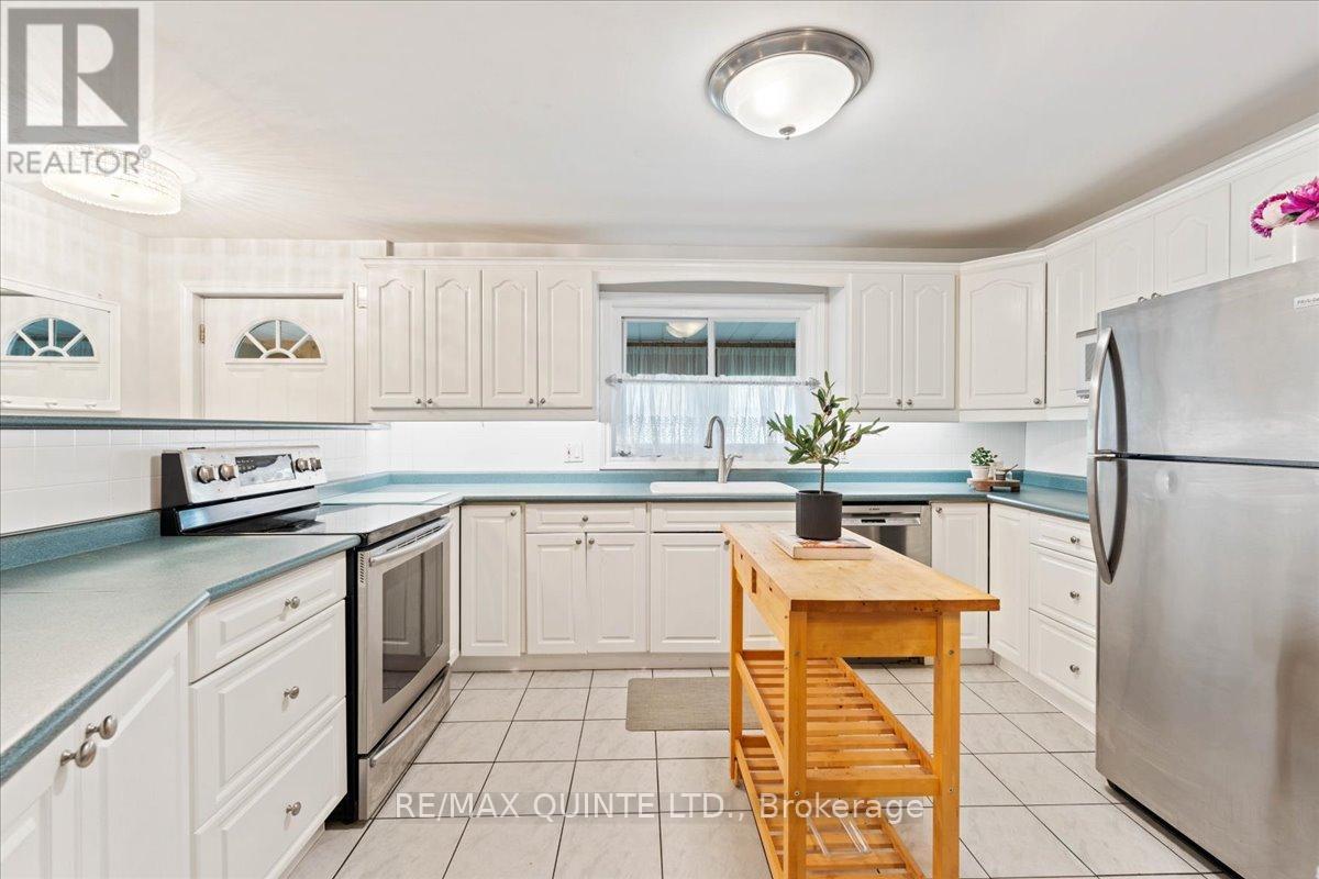 488 Mudcat Road, Belleville (Thurlow Ward), Ontario  K0K 2B0 - Photo 6 - X12483682