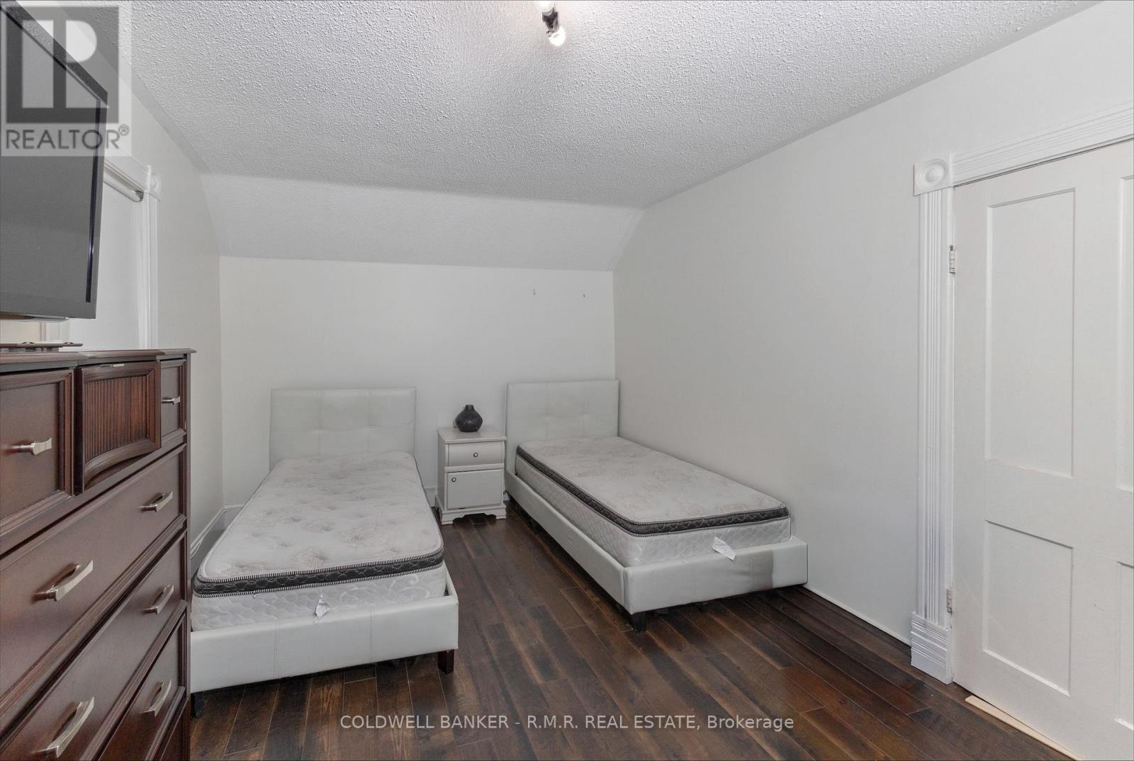 52 Glenelg Street E, Kawartha Lakes, Ontario  K9V 1Z3 - Photo 16 - X12483688