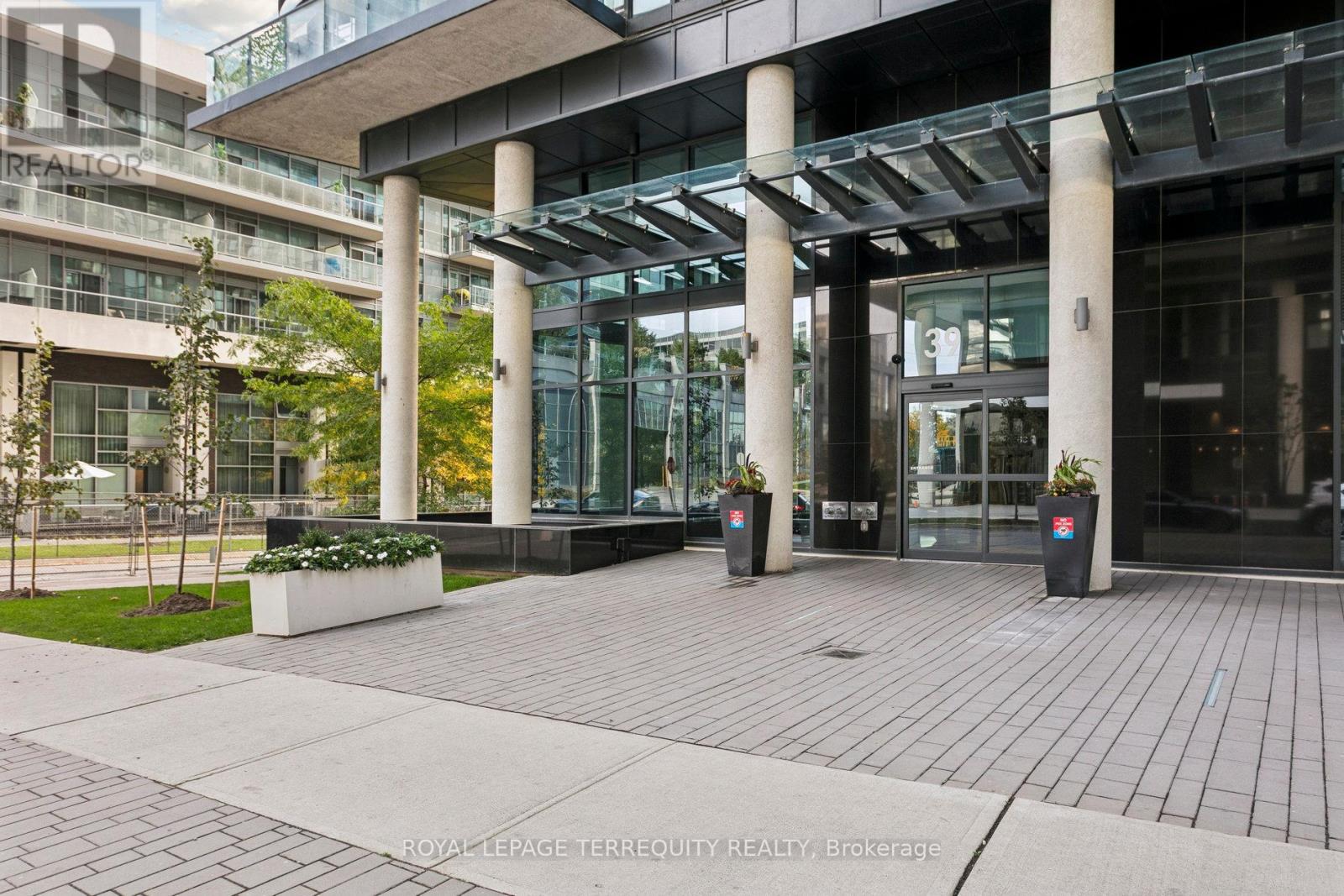 1402 - 39 Annie Craig Drive, Toronto, Ontario  M8V 0H1 - Photo 3 - W12483482