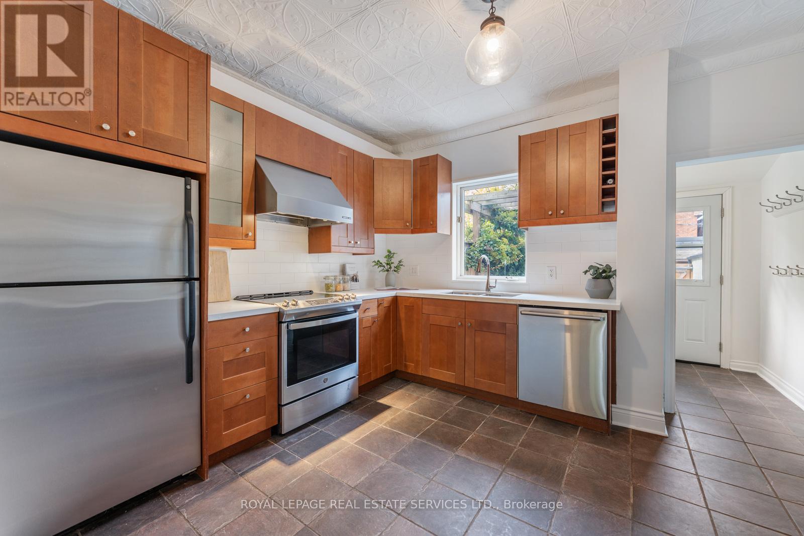 466 Beresford Avenue, Toronto, Ontario  M6S 3B7 - Photo 14 - W12483502