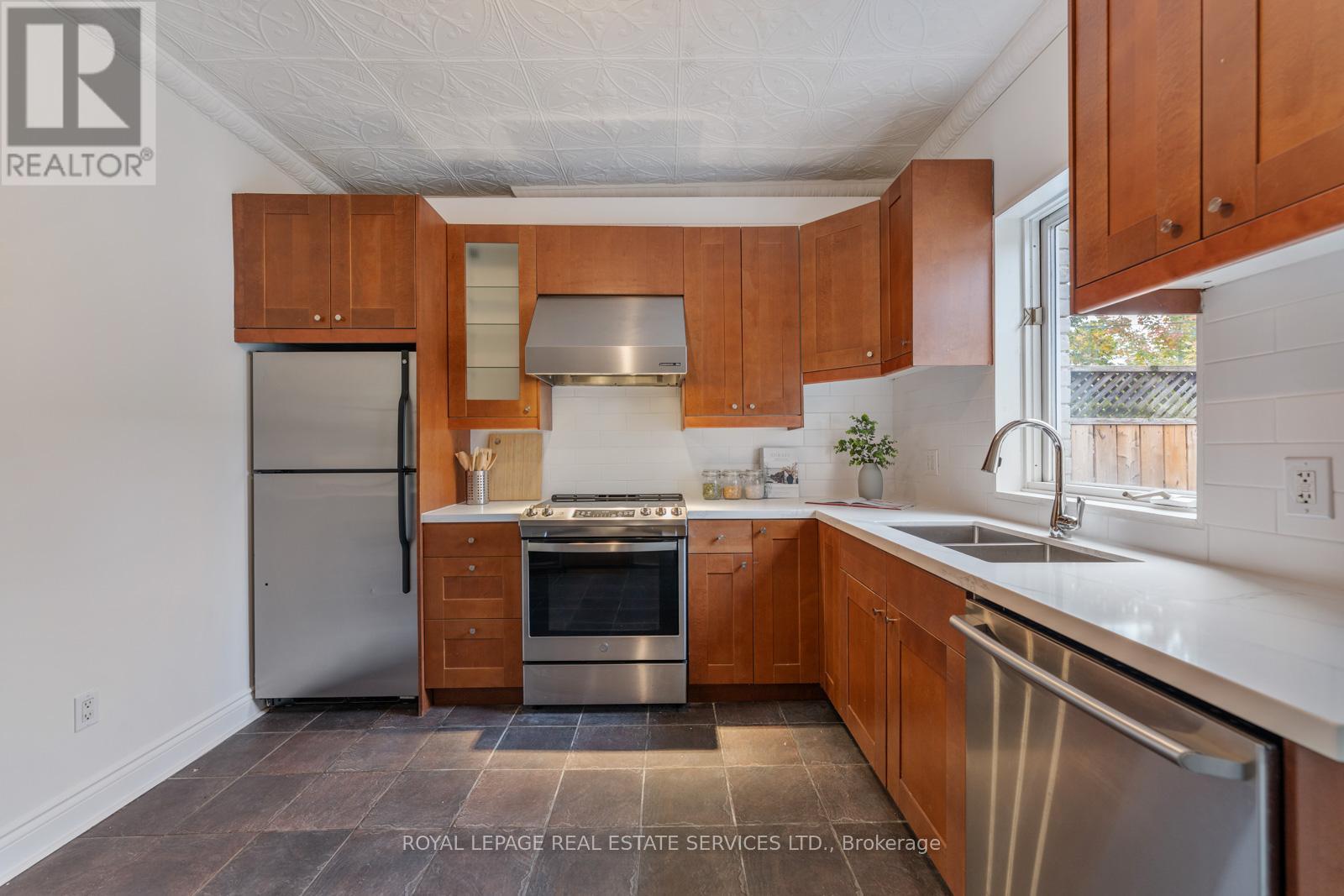 466 Beresford Avenue, Toronto, Ontario  M6S 3B7 - Photo 15 - W12483502
