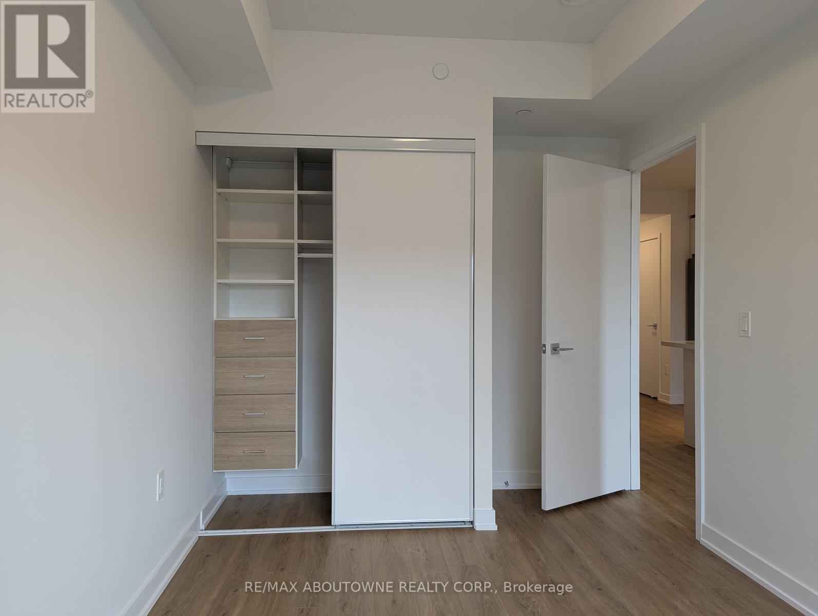 309 - 500 Plains Road E, Burlington, Ontario  L7T 2E1 - Photo 12 - W12483512