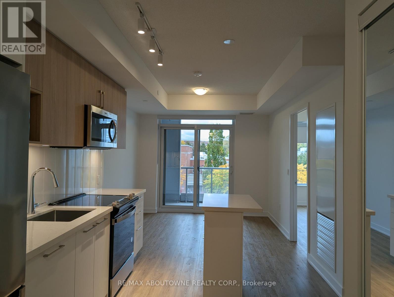 309 - 500 Plains Road E, Burlington, Ontario  L7T 2E1 - Photo 5 - W12483512
