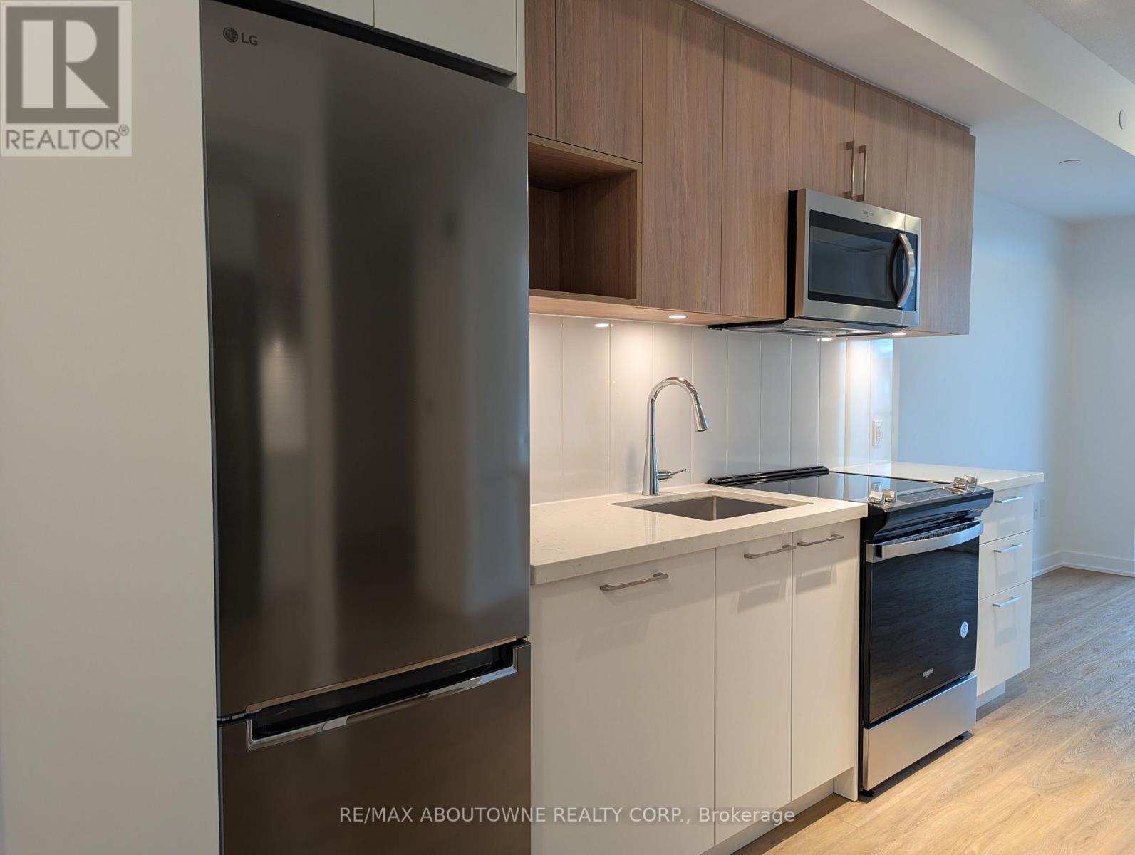 309 - 500 Plains Road E, Burlington, Ontario  L7T 2E1 - Photo 6 - W12483512