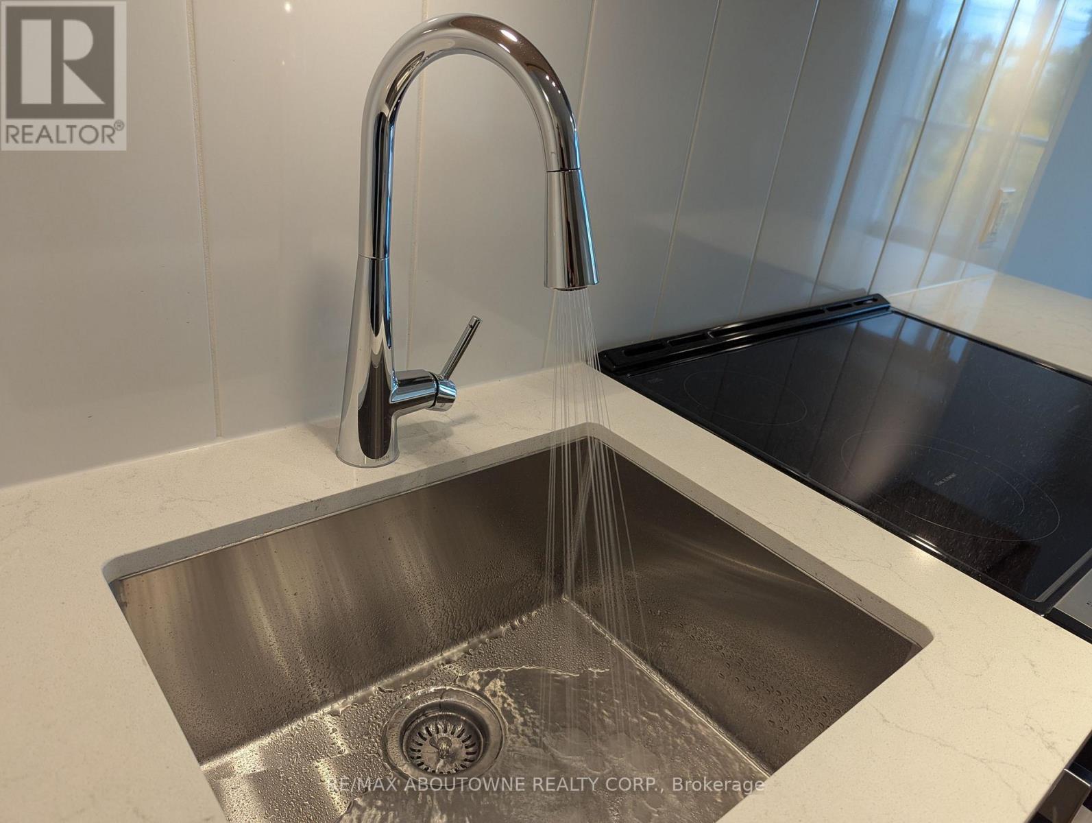 309 - 500 Plains Road E, Burlington, Ontario  L7T 2E1 - Photo 8 - W12483512