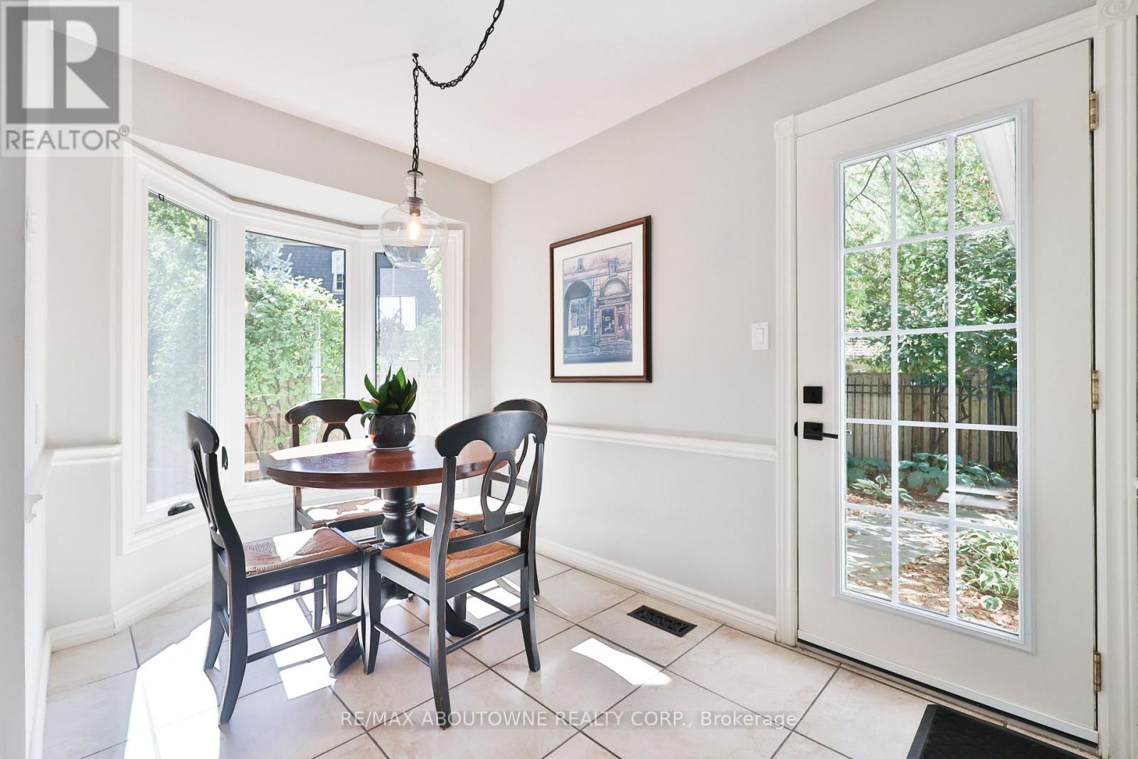 206 Rossmore Boulevard, Burlington, Ontario  L7N 1R1 - Photo 18 - W12483529