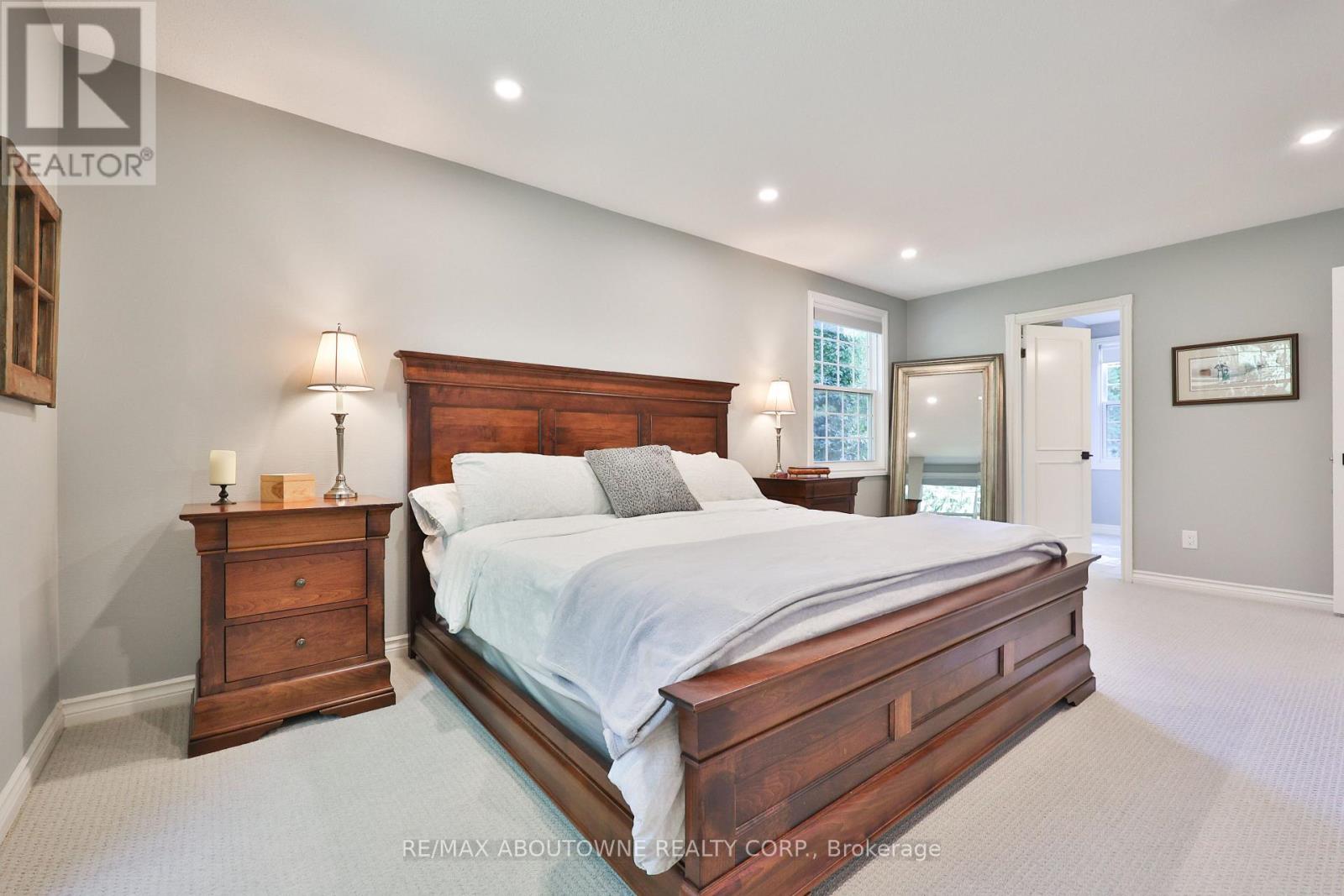 206 Rossmore Boulevard, Burlington, Ontario  L7N 1R1 - Photo 26 - W12483529