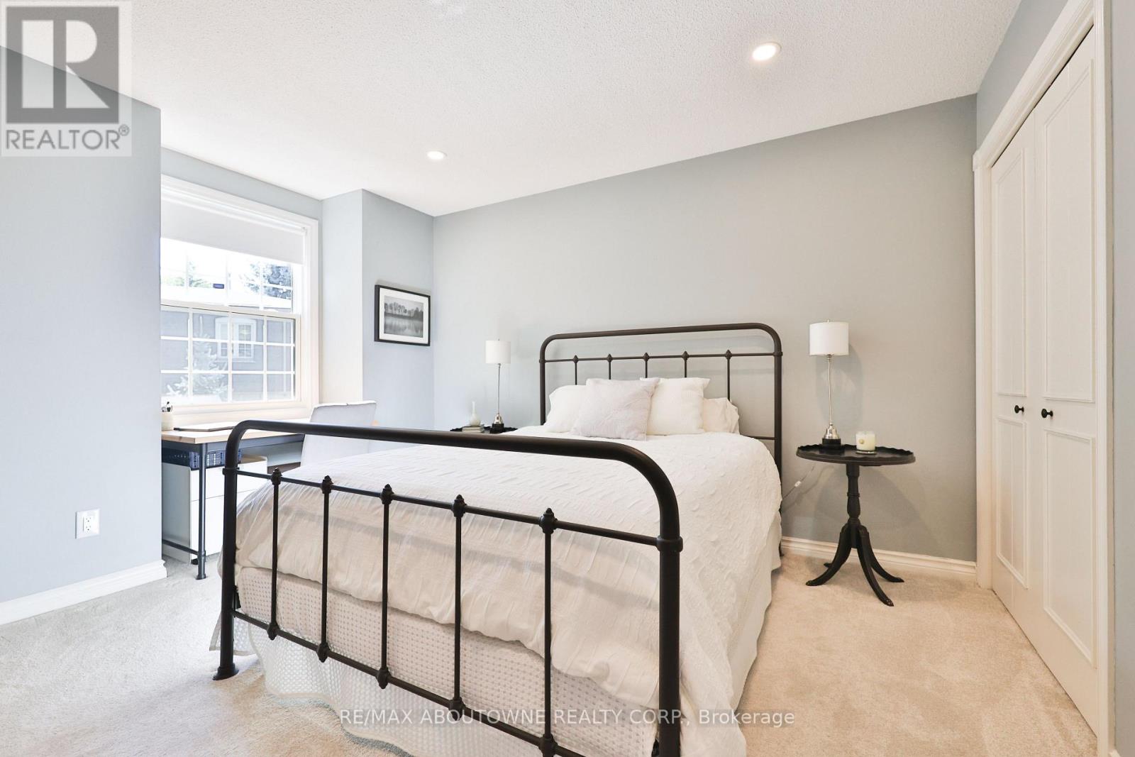 206 Rossmore Boulevard, Burlington, Ontario  L7N 1R1 - Photo 30 - W12483529