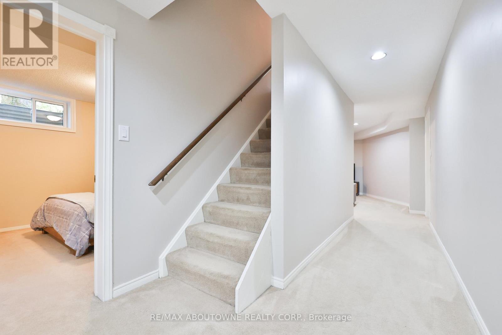 206 Rossmore Boulevard, Burlington, Ontario  L7N 1R1 - Photo 32 - W12483529