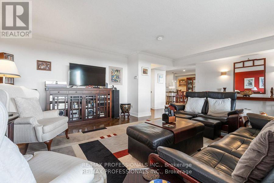 E5 - 296 Mill Road, Toronto, Ontario  M9C 4X8 - Photo 5 - W12483538