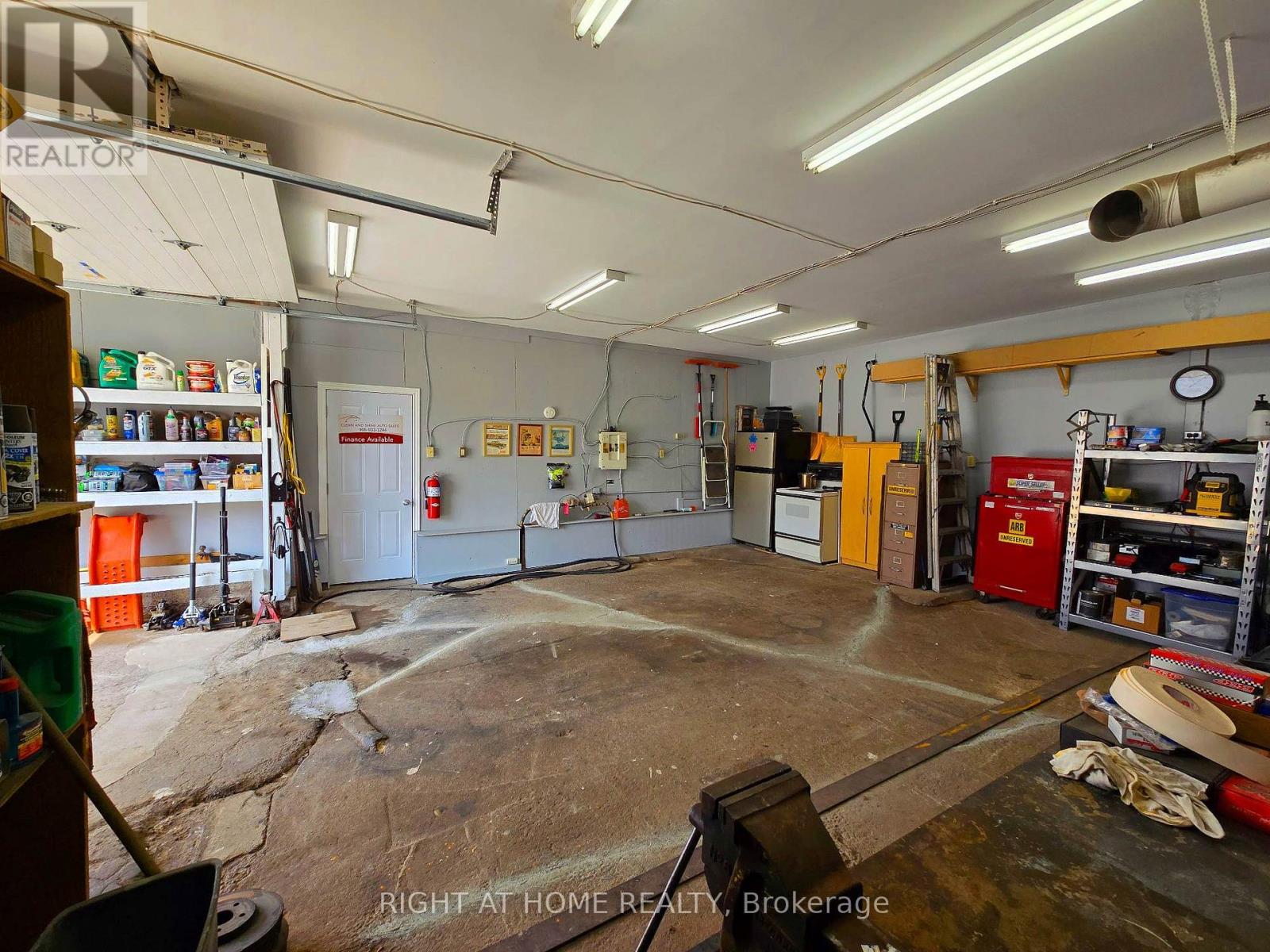 394 Merritt Street, St. Catharines, Ontario  L2P 1P4 - Photo 14 - X12483487
