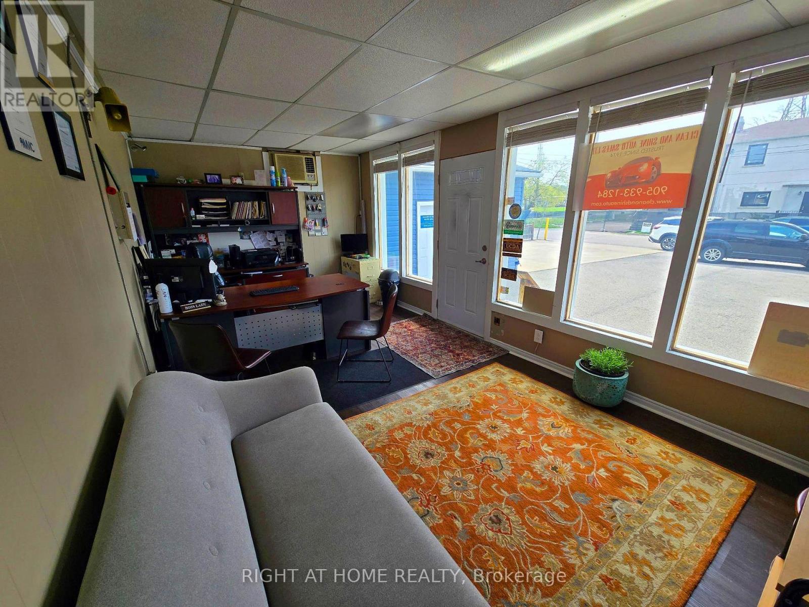 394 Merritt Street, St. Catharines, Ontario  L2P 1P4 - Photo 8 - X12483487
