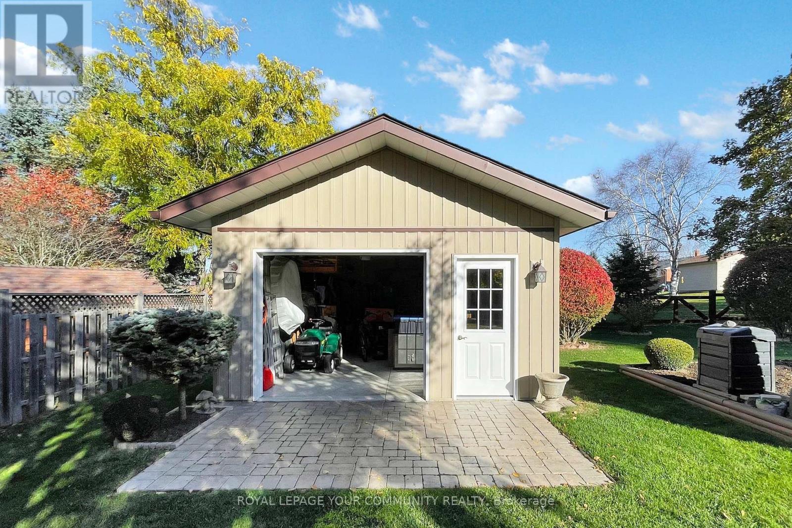 30 Grant Drive, Kawartha Lakes, Ontario  K0M 2M0 - Photo 37 - X12483495