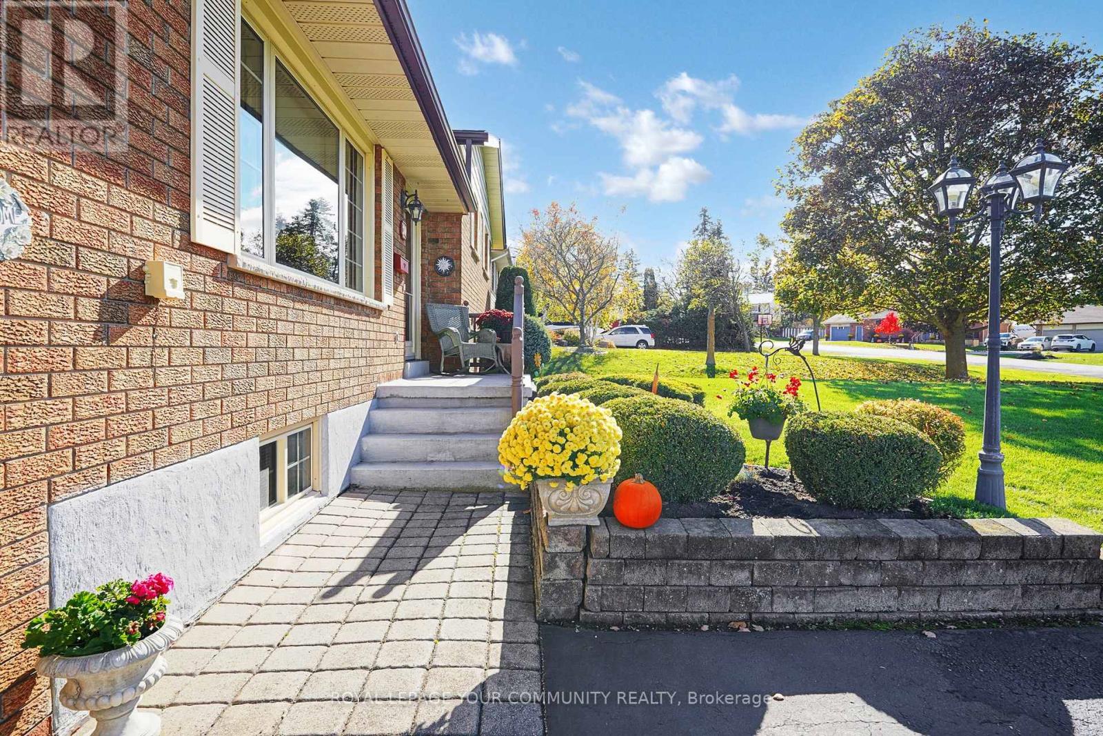 30 Grant Drive, Kawartha Lakes, Ontario  K0M 2M0 - Photo 5 - X12483495