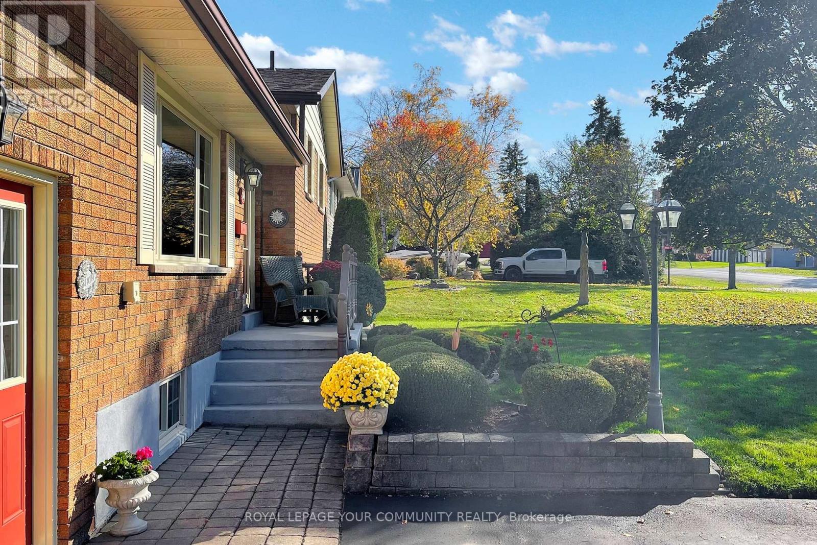 30 Grant Drive, Kawartha Lakes, Ontario  K0M 2M0 - Photo 6 - X12483495