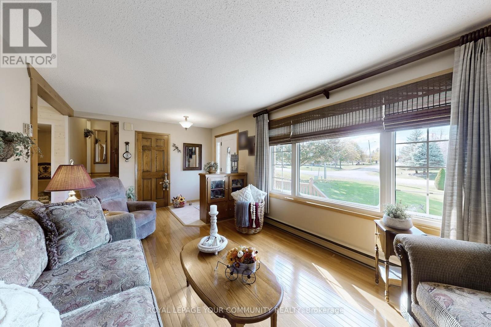 30 Grant Drive, Kawartha Lakes, Ontario  K0M 2M0 - Photo 9 - X12483495
