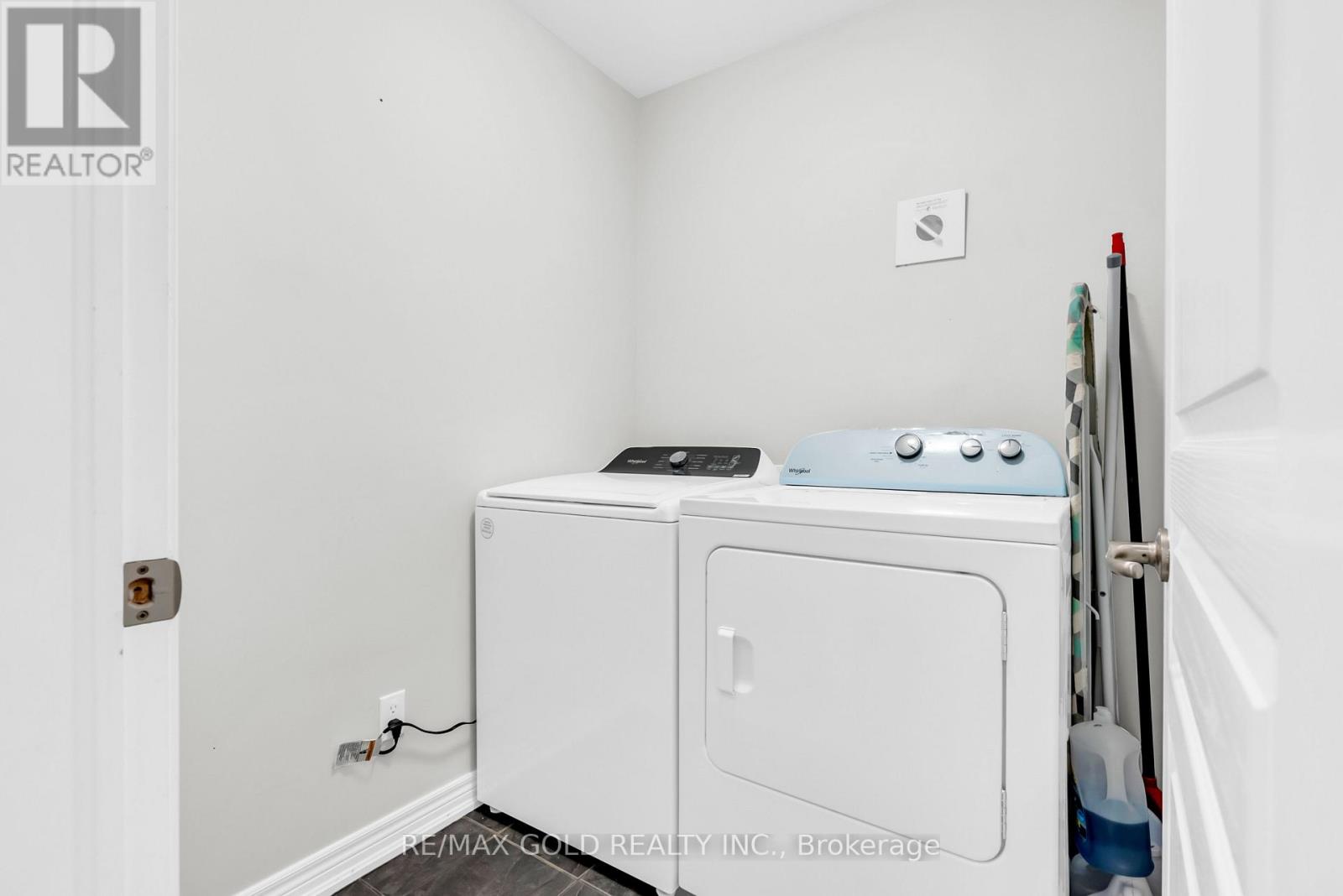 73 Severino Circle, West Lincoln, Ontario  L0R 2A0 - Photo 13 - X12434274