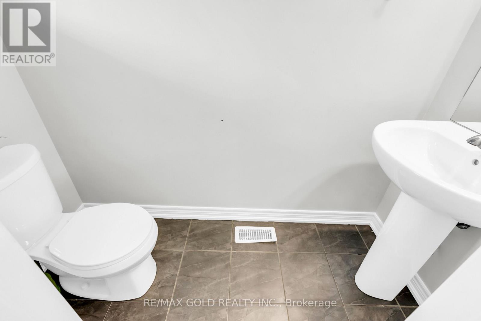 73 Severino Circle, West Lincoln, Ontario  L0R 2A0 - Photo 24 - X12434274