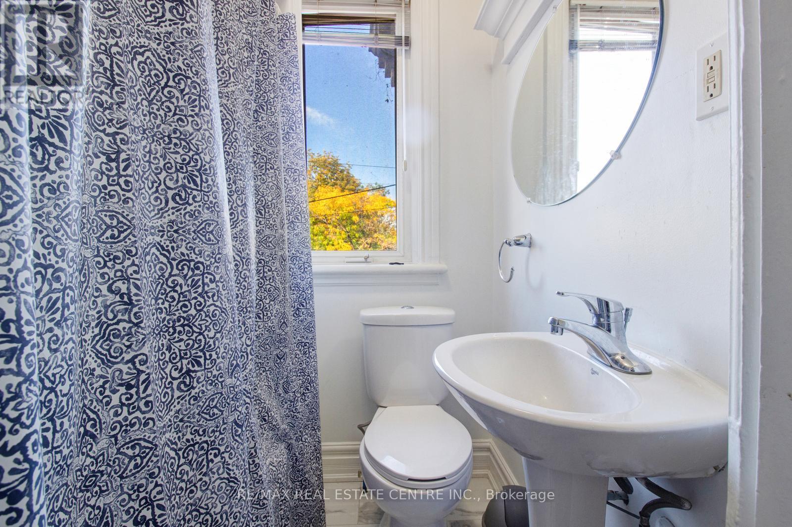 49 Wentworth #upper Street, Hamilton, Ontario L8L 5V3 - Photo 16 - X12459408